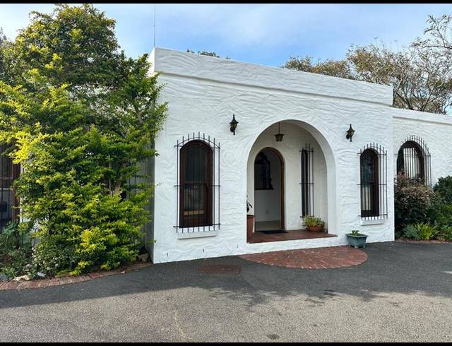5 BEDROOM HOUSE FOR SALE IN BERGVLIET
